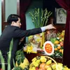State President offers incense in tribute to President Ho Chi Minh at House 67, Bac Bo Phu