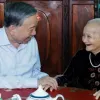 Party General Secretary and State President visits former leaders, Heroic Vietnamese Mother