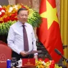 Top leader calls on the press to continue accompanying nation in new development phase