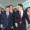 Key leader begins official visit to Singapore