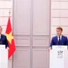 Top Vietnamese leader, French President meet press ahead of talks in Paris