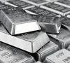 Giá bạc thế giới giảm hơn 22% chỉ trong vòng một tuần