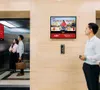Quảng cáo thang máy tòa nhà: Xu hướng tiếp cận người dùng trong không gian kín