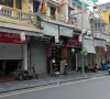 Loạt cửa hàng phố cổ Hà Nội hoạt động cầm chừng vì kiểm tra hàng hóa, thuế