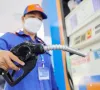 Giá xăng dầu đồng loạt tăng mạnh hơn 1.000 đồng/lít