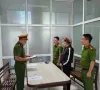 Phát hiện công ty mỹ phẩm "ma" sang chiết kem trôi nổi dán nhãn riêng