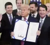 Ông Trump ký ban hành Đạo luật về tiền điện tử stablecoin