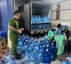 Phát hiện xưởng sản xuất nước khoáng Lavie giả quy mô lớn tại Hà Nội