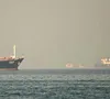 Nhiều tàu vận tải chờ mở đường qua eo biển Hormuz