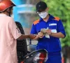 Giá xăng giảm gần 4.000 đồng một lít