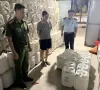 Phát hiện, xử lý cơ sở kinh doanh 400 lít rượu không rõ nguồn gốc, xuất xứ