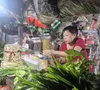 Giá xăng dầu hạ nhiệt, hàng hoá ngoài chợ vẫn "neo" cao