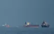 Một số tàu chở dầu bị trừng phạt đi qua eo biển Hormuz bất chấp lệnh phong tỏa của Mỹ