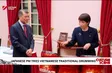 Japanese Prime Minister tries Vietnamese traditional drumming