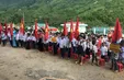 Sau lễ khai giảng đơn sơ, thầy trò trường Tam Chung, Mường Lát tiếp tục dọn dẹp trường lớp