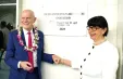 Cặp vợ chồng người nước ngoài được UBND Đà Nẵng trao giải cống hiến vì hồi sinh hàng nghìn trái tim