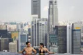 https://cdn-images.vtv.vn/thumb_w/630/2015/its-most-famous-for-its-rooftop-pool-which-overlooks-the-city-from-the-57th-floor-1425493234162.jpg