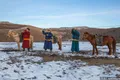 https://cdn-images.vtv.vn/thumb_w/630/2015/travelling-in-mongolian-wilderness-away-from-the-city-stress-and-tech-driven-style-10-880-1448439990729.jpg