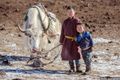 https://cdn-images.vtv.vn/thumb_w/630/2015/travelling-in-mongolian-wilderness-away-from-the-city-stress-and-tech-driven-style-3-880-1448439990706.jpg