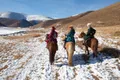 https://cdn-images.vtv.vn/thumb_w/630/2015/travelling-in-mongolian-wilderness-away-from-the-city-stress-and-tech-driven-style-4-880-1448439990713.jpg