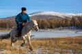 https://cdn-images.vtv.vn/thumb_w/630/2015/travelling-in-mongolian-wilderness-away-from-the-city-stress-and-tech-driven-style-880-1448439990702.jpg