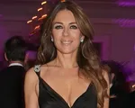 Ngỡ ng&agrave;ng với vẻ quyến rũ của Elizabeth Hurley
