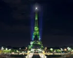 Tháp Eiffel biến thành khu rừng ảo khổng lồ