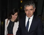 Mr Bean chung sống với bạn gái kém 29 tuổi
