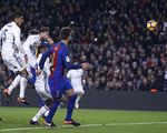 Ramos tỏa sáng phút 90, Real Madrid hòa kịch tính Barcelona tại Camp Nou