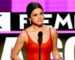 Selena Gomez: Bên trong tôi như vỡ vụn