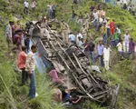 Ấn Độ: Xe bus rơi xuống hẻm núi, 22 người thiệt mạng
