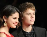 Đá xoáy Justin trên mạng, Selena Gomez vẫn chưa thể quên tình cũ?