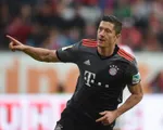 Augsburg 1-3 Bayern Munich: Lewandowski chấm dứt cơn hạn bằng cú đúp