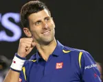 Novak Djokovic nhảy cực dẻo cùng chị em trong phòng tập