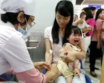 Đưa trẻ đi tiêm vaccine, cha mẹ nên lưu ý gì?