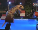 Khủng long bạo chúa T-Rex gây 'náo loạn' American Ninja Warrior