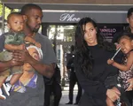 Kim Kardashian không dám cho con gặp Kanye West