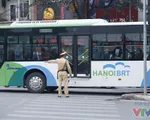 Hà Nội thí điểm đi xe bus nhanh bằng vé điện tử