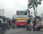 Yêu cầu làm rõ hành vi lái xe bus thiếu văn hóa, vi phạm ATGT