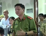 Đại &uacute;y c&ocirc;ng an say m&ecirc; mang tiếng h&aacute;t đến với bệnh nh&acirc;n