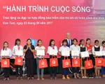 Hội Bảo trợ Trẻ em Kon Tum tặng xe đạp cho trẻ em có hoàn cảnh khó khăn