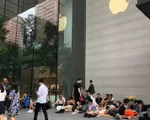 La liệt người 'ăn trực nằm chờ' đón đợi iPhone X