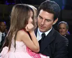 Mẹ qua đời, Tom Cruise muốn đoàn tụ với con gái