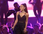 Sau tấn đánh bom khủng bố, Ariana Grande mang dàn sao trở lại Manchester