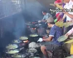 An Giang: Bánh xèo chay miễn phí cho hàng nghìn người ăn