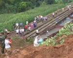 Yên Bái: Sạt lở núi gây ách tắc nghiêm trọng tại ga Lâm Giang