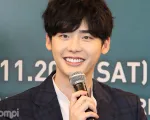 Lee Jong Suk không thể đóng phim vì phải nhập ngũ?