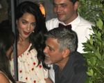 Vợ chồng George Clooney lần đầu xuất hiện bên nhau sau khi đón cặp sinh đôi