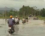 Đảm bảo an toàn giao thông tại các điểm ngập lụt ở Phú Yên