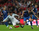 Dele Alli phân bua về 'ngón tay thối' tại Wembley